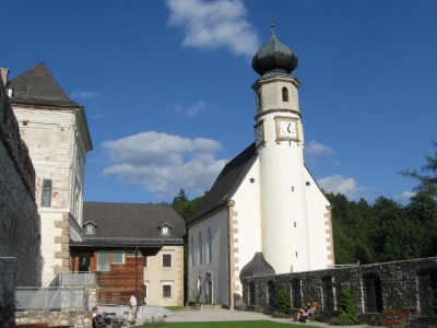 Kirche und Burg Neuhaus